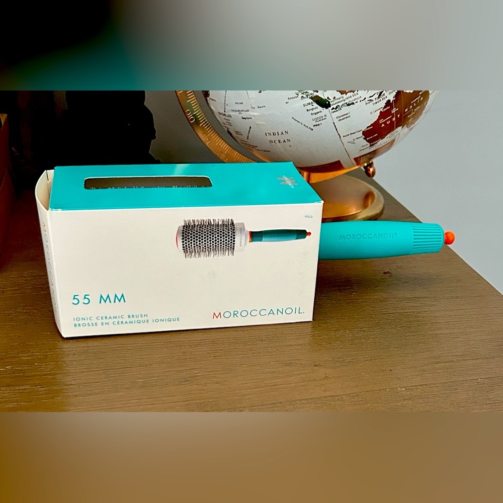 NWT!! Moroccanoil Ionic Ceramic Brush 55mm